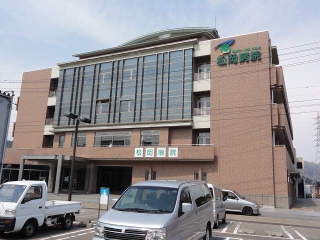 近くの松岡病院まで450m(徒歩6分)