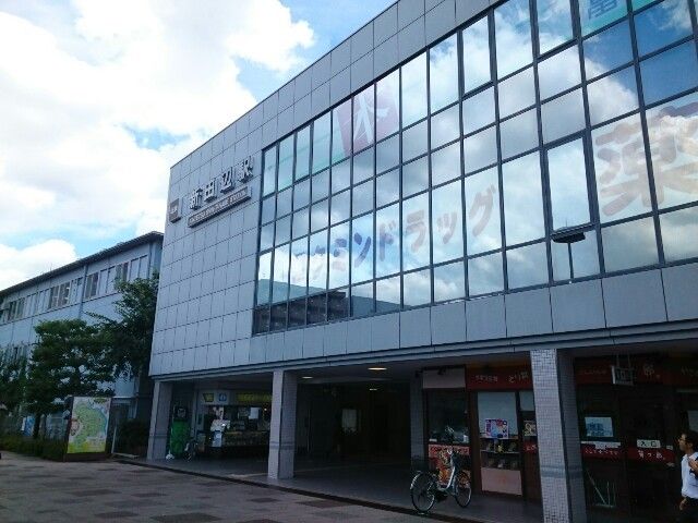 近くの新田辺駅まで410m（徒歩6分）
