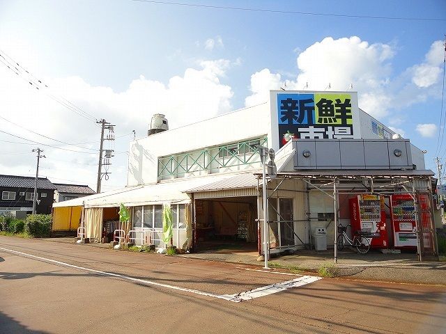 近くの新鮮市場まで3,300m(徒歩42分)