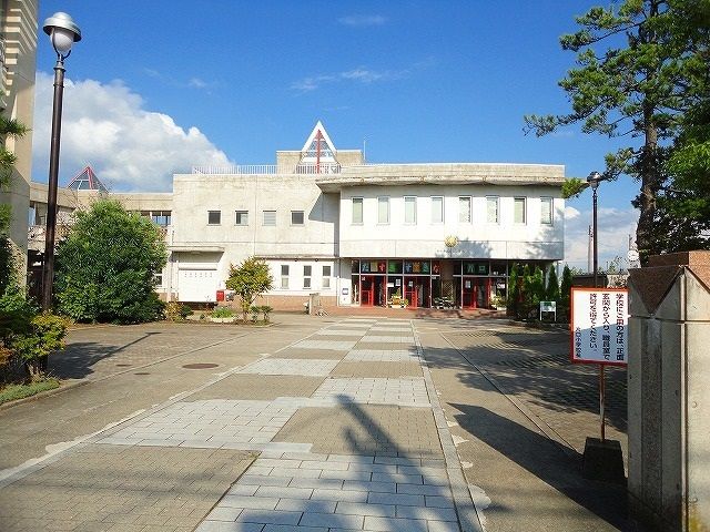 近くの片口小学校まで300m(徒歩4分)