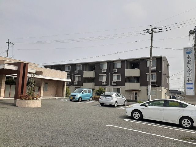 近くのあおい皮ふ科まで69m（徒歩1分）