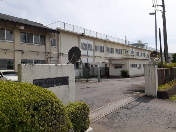 近くの前橋市立荒子小学校まで1,600m(徒歩20分)