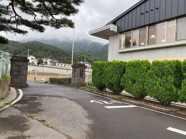 近くの坂城町立南条小学校まで1,600m（徒歩20分）