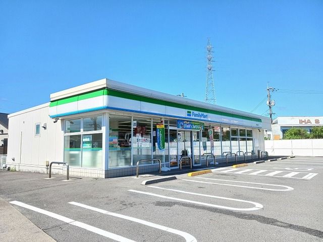 近くのファミリーマート下松南花岡店まで400m(徒歩5分)