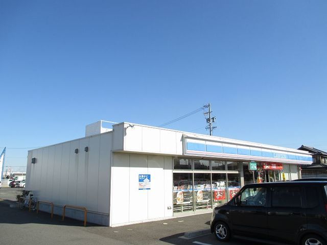 近くのローソン楠町北五味塚町店まで700m（徒歩9分）