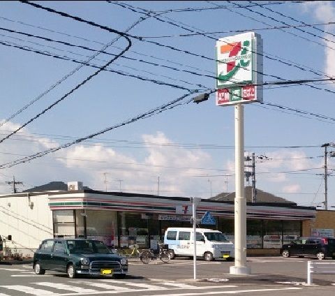 近くのセブンイレブンまで350m（徒歩5分）