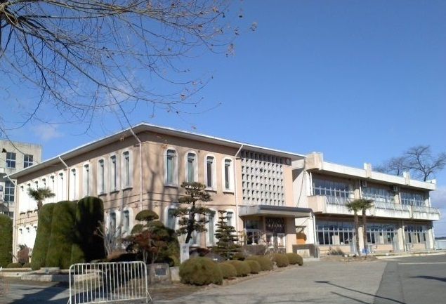 近くの油井小学校まで1,600m（徒歩20分）
