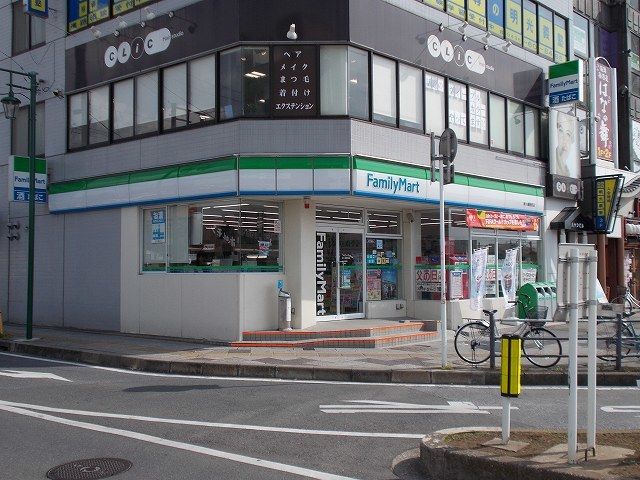 近くのファミリーマート姉ヶ崎駅前店まで550m(徒歩7分)