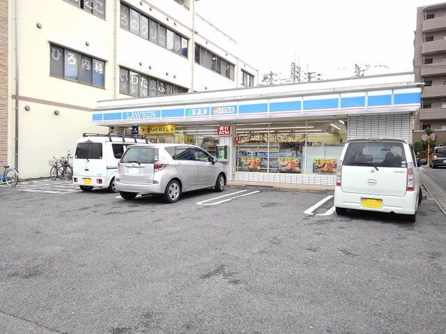 近くのコンビニまで210m（徒歩3分）