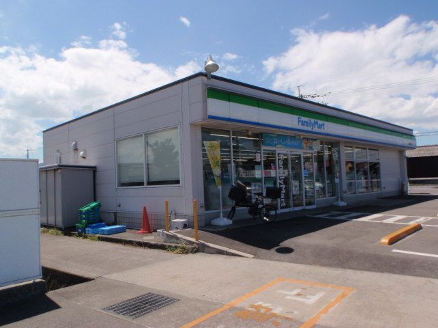近くのファミリーマート善通寺原田店まで800m（徒歩10分）