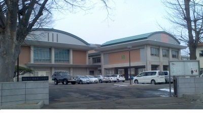 近くの福島市立第三中学校まで800m（徒歩10分）