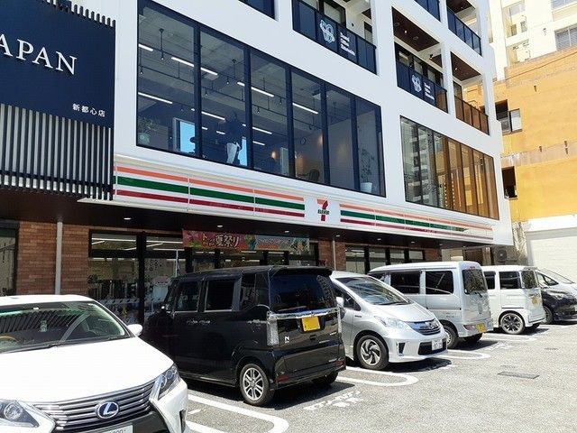 近くのセブンイレブン那覇天久一丁目店まで240m(徒歩3分)