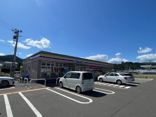 近くのミニストップ仙台生出店まで550m（徒歩7分）
