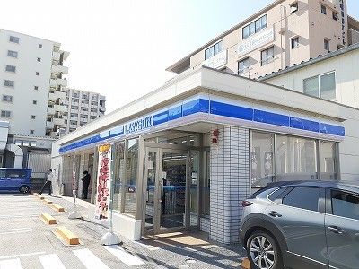 近くのローソンおもろまち駅前店まで210m（徒歩3分）
