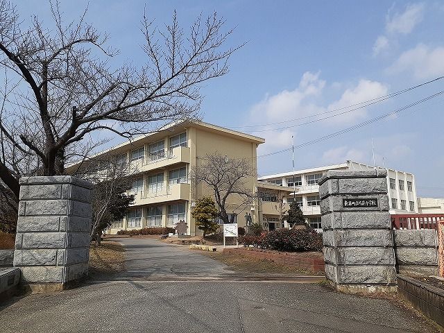 近くの小学校まで937m（徒歩12分）