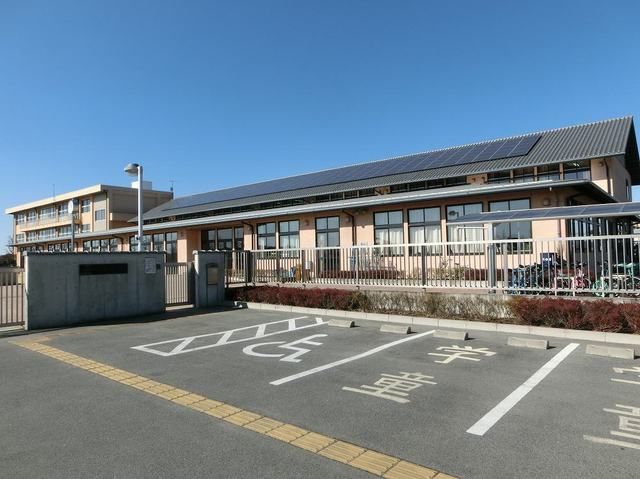 近くの北小学校まで1,210m(徒歩16分)
