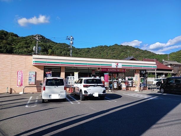 近くのコンビニまで1,800m（徒歩23分）