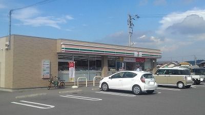 近くのセブンイレブンまで1,900m（徒歩24分）