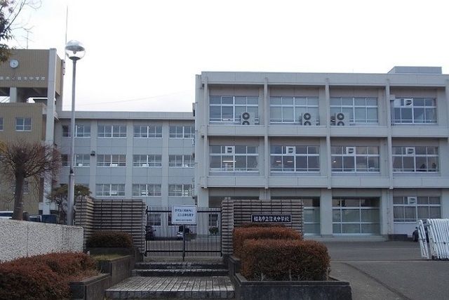 近くの福島市立信夫中学校まで1,800m（徒歩23分）