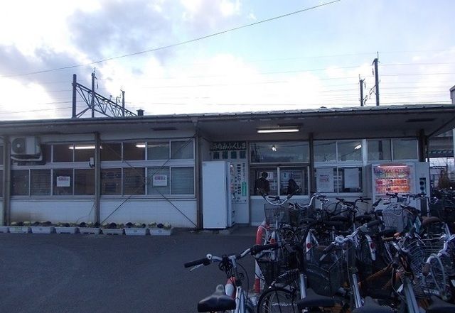 近くの東北本線南福島駅まで1,100m（徒歩14分）