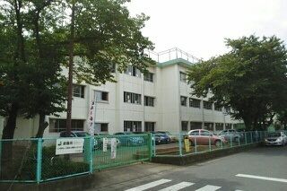 近くの豊田小学校まで300m（徒歩4分）