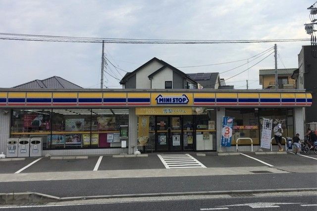 近くのミニストップまで1,000m（徒歩13分）
