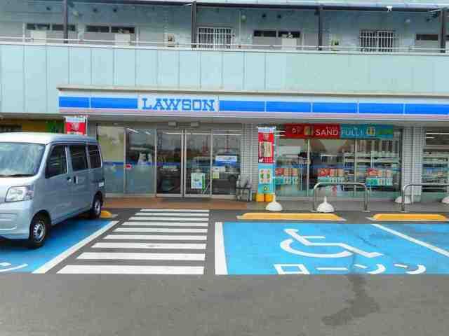 近くのローソンまで550m（徒歩7分）