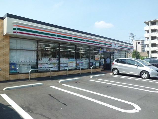 近くのセブンイレブンまで650m（徒歩9分）