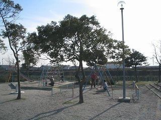 近くの入船公園まで203m（徒歩3分）