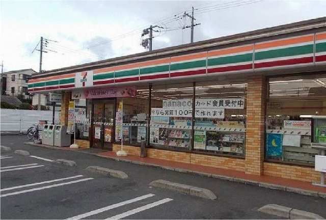 近くのコンビニまで750m（徒歩10分）