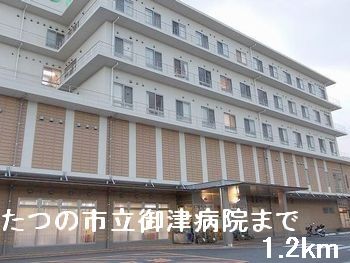 近くの病院まで1,200m（徒歩15分）