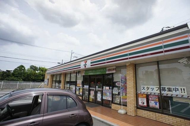 近くのセブン・イレブン梅郷駅前店まで450m（徒歩6分）