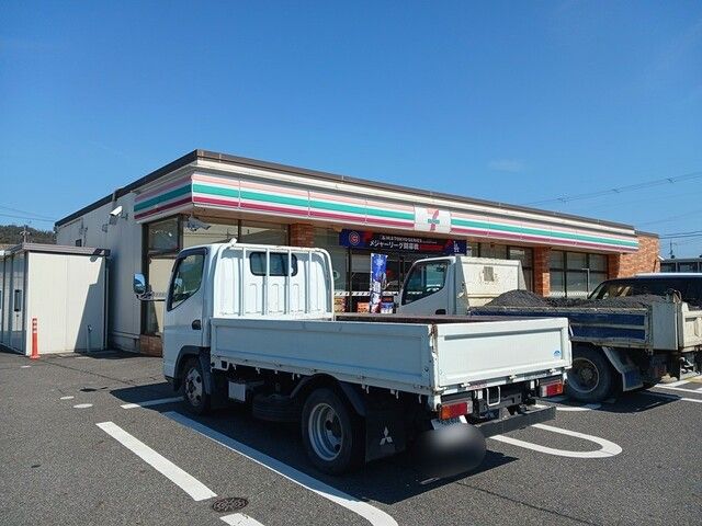 近くのセブンイレブン八日市小脇店様まで100m(徒歩2分)