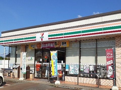近くのセブンイレブン富山八尾井田店まで300m（徒歩4分）
