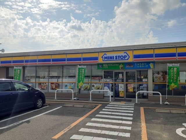 近くのミニストップ様まで436m（徒歩6分）