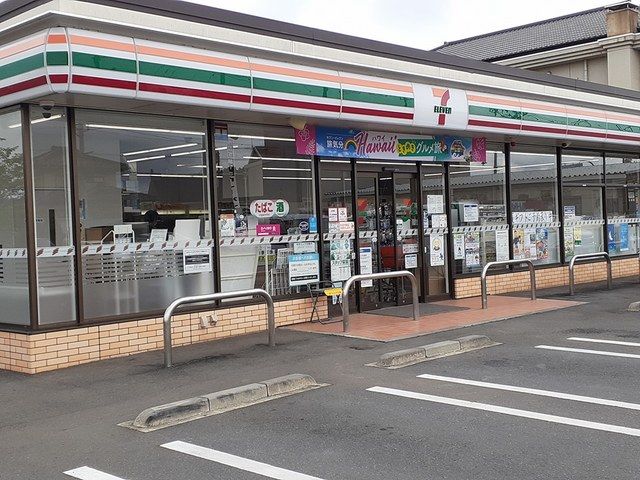 近くのセブンイレブン笠間美原3丁目店まで521m（徒歩7分）