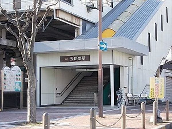 近くの近鉄五位堂駅まで1,700m（徒歩22分）