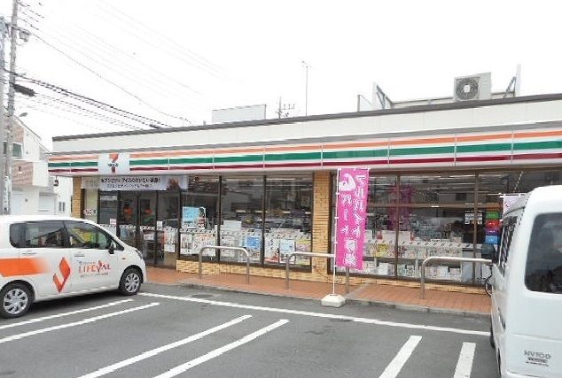 近くのセブンイレブンまで750m（徒歩10分）