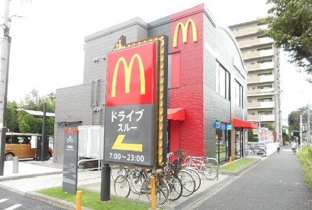 近くのマクドナルドまで800m（徒歩10分）