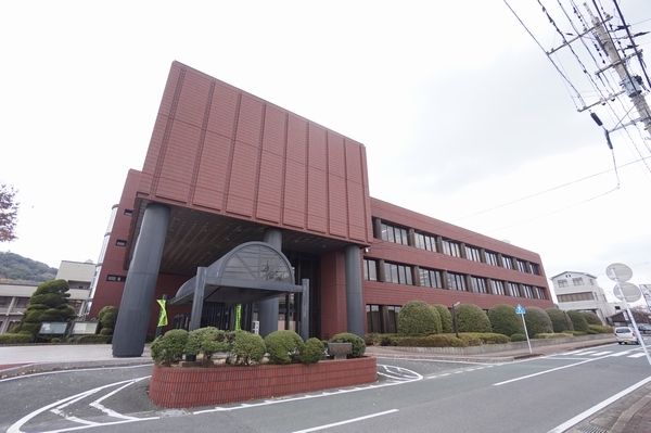 近くの水巻町役場まで2,000m（徒歩25分）