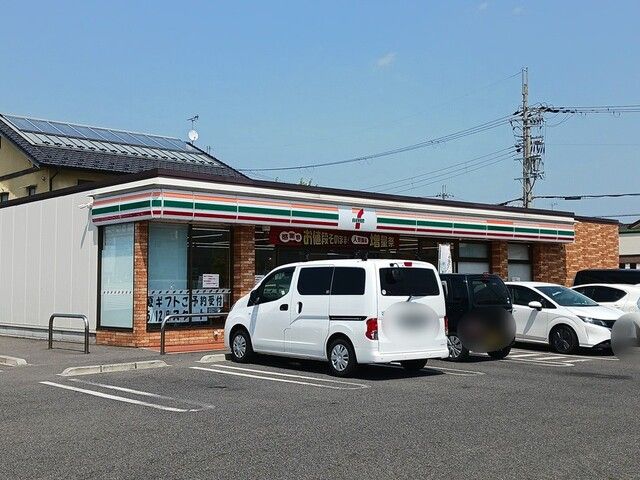 近くのセブンイレブン能登川中学前店様まで450m（徒歩6分）