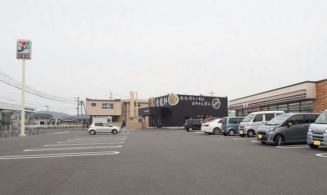 近くのセブンイレブンまで700m(徒歩9分)