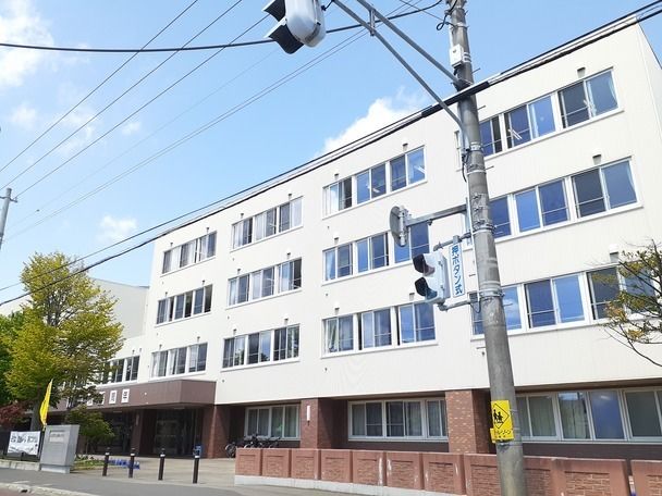 近くの北郷小学校まで600m（徒歩8分）