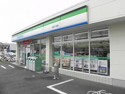 近くのコンビニまで50m（徒歩1分）