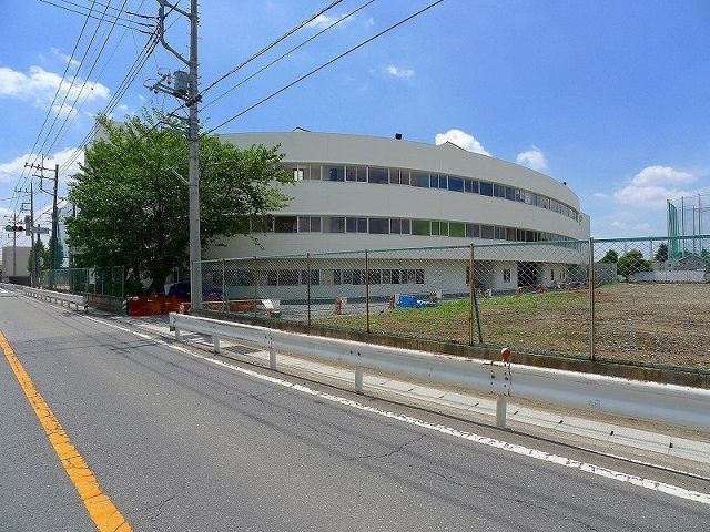 近くの沢野小学校まで120m（徒歩2分）
