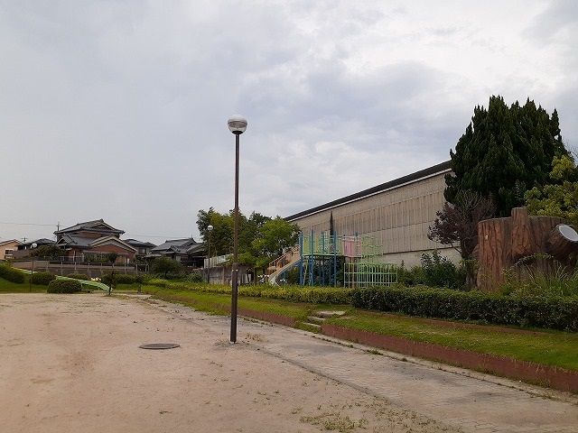 近くの公園まで471m（徒歩6分）