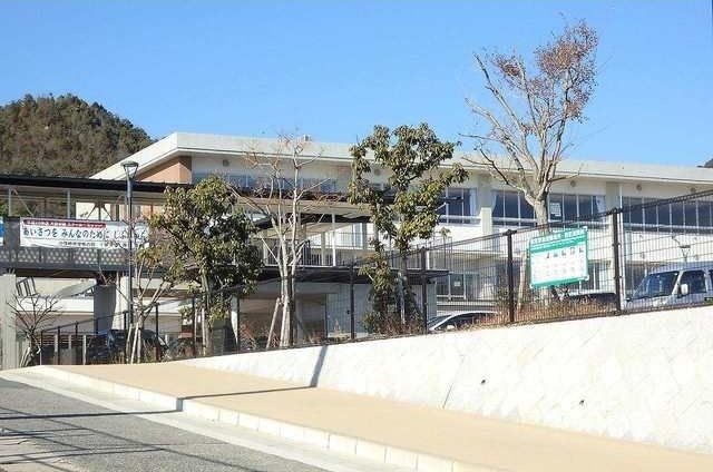 近くの大野中学校まで700m（徒歩9分）