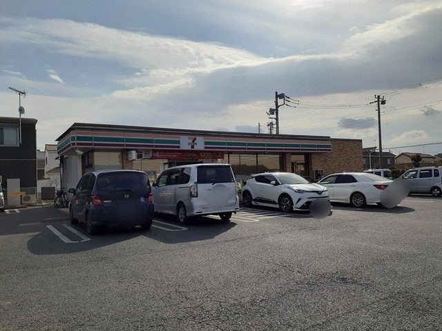 近くのセブンイレブン東郷店まで1,000m（徒歩13分）