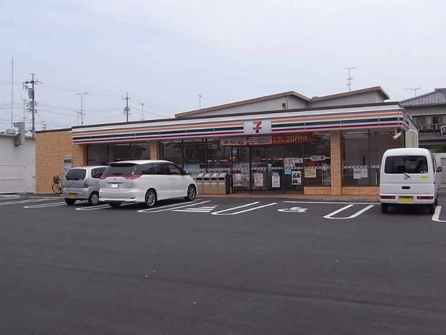 近くのセブン-イレブン 浜松初生西店まで600m(徒歩8分)
