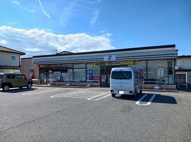 近くのセブンイレブン甲斐富竹新田店まで470m（徒歩6分）